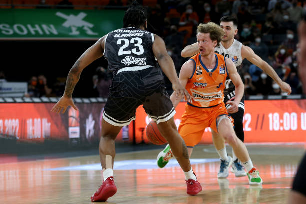 方禁区内掀 方禁区内掀